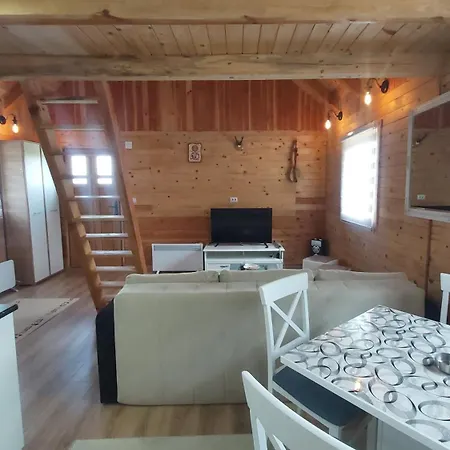 Vikendica Monte بيت للعطل