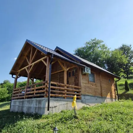 Vikendica Monte بيت للعطل *